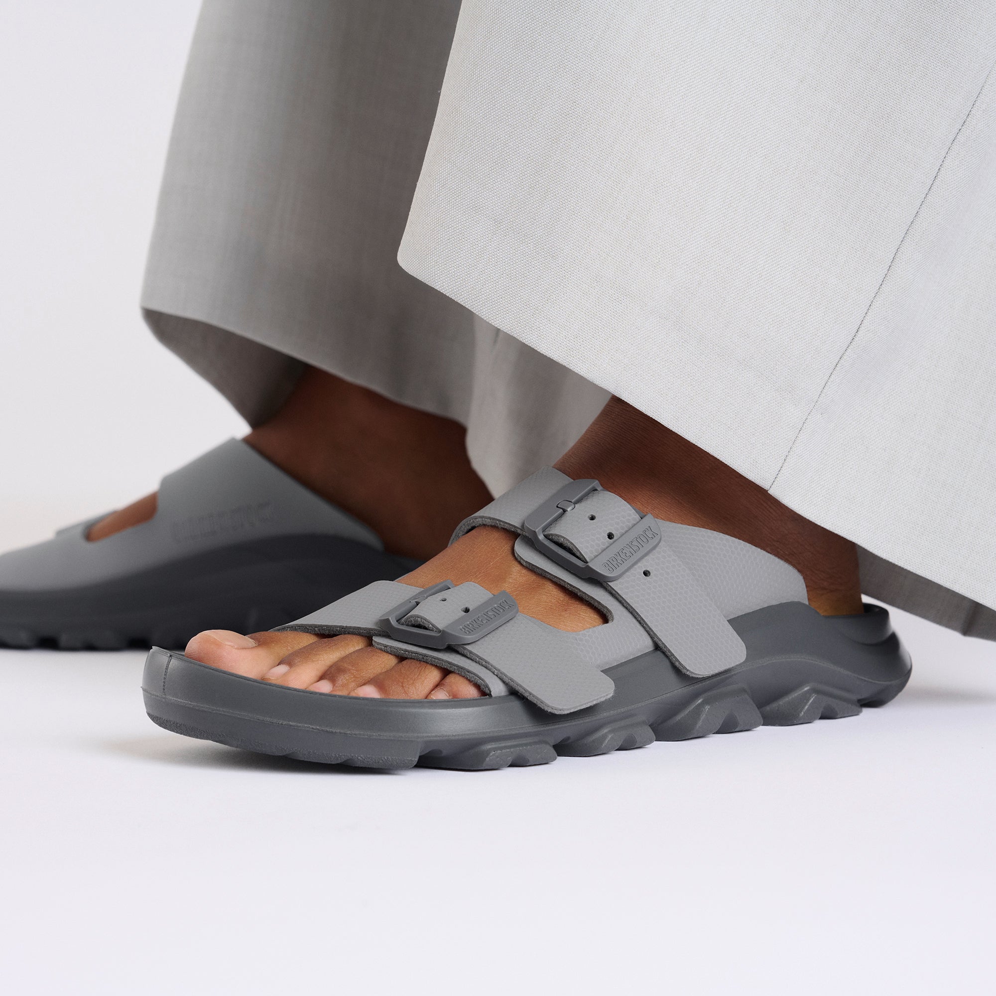 Mogami Terra Stealth 2-Strap Whale Grey Birko-Flor - Image 4
